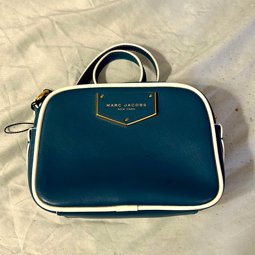 Marc Jacob’s use one time in good condition can be use for many occasions!